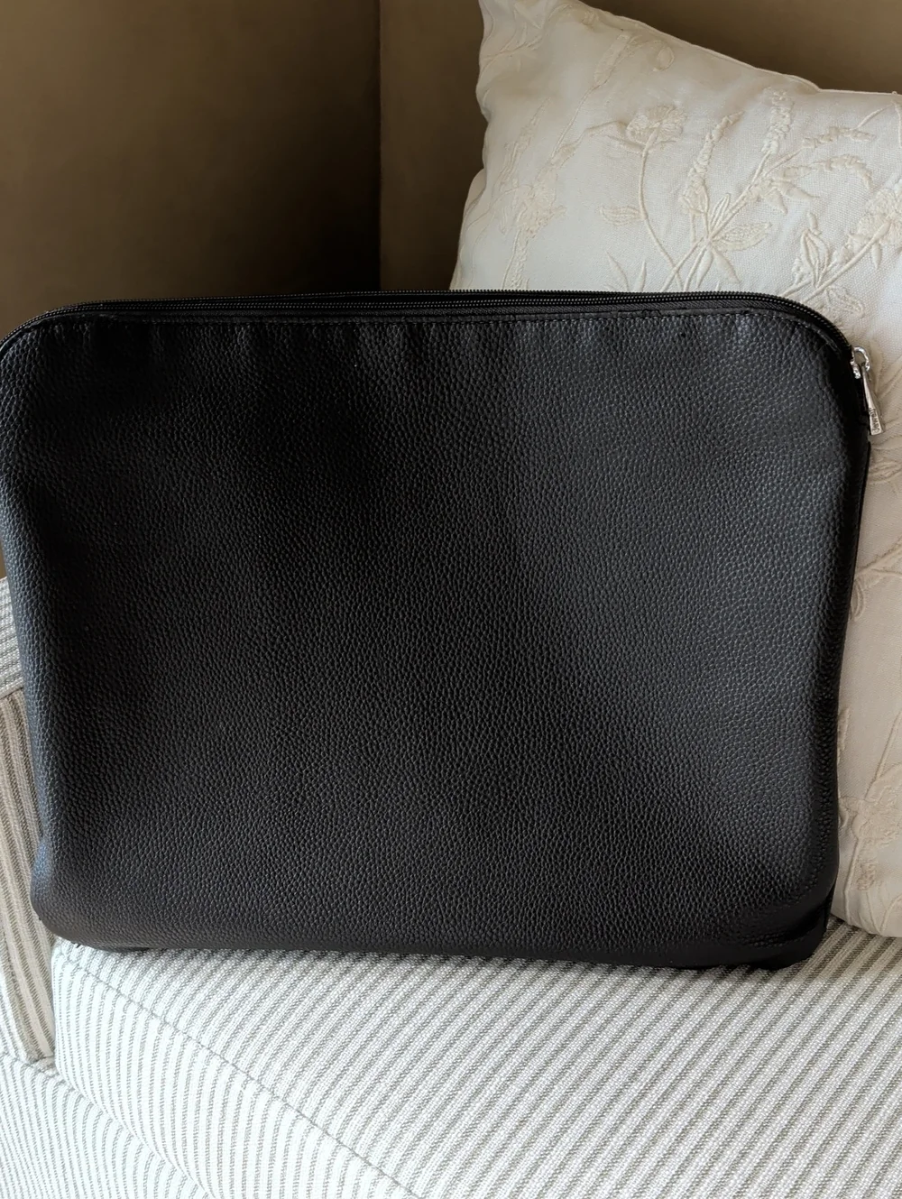 Men or Ladies  Dark Gray Leather Zip Folio - Classic Carry Case